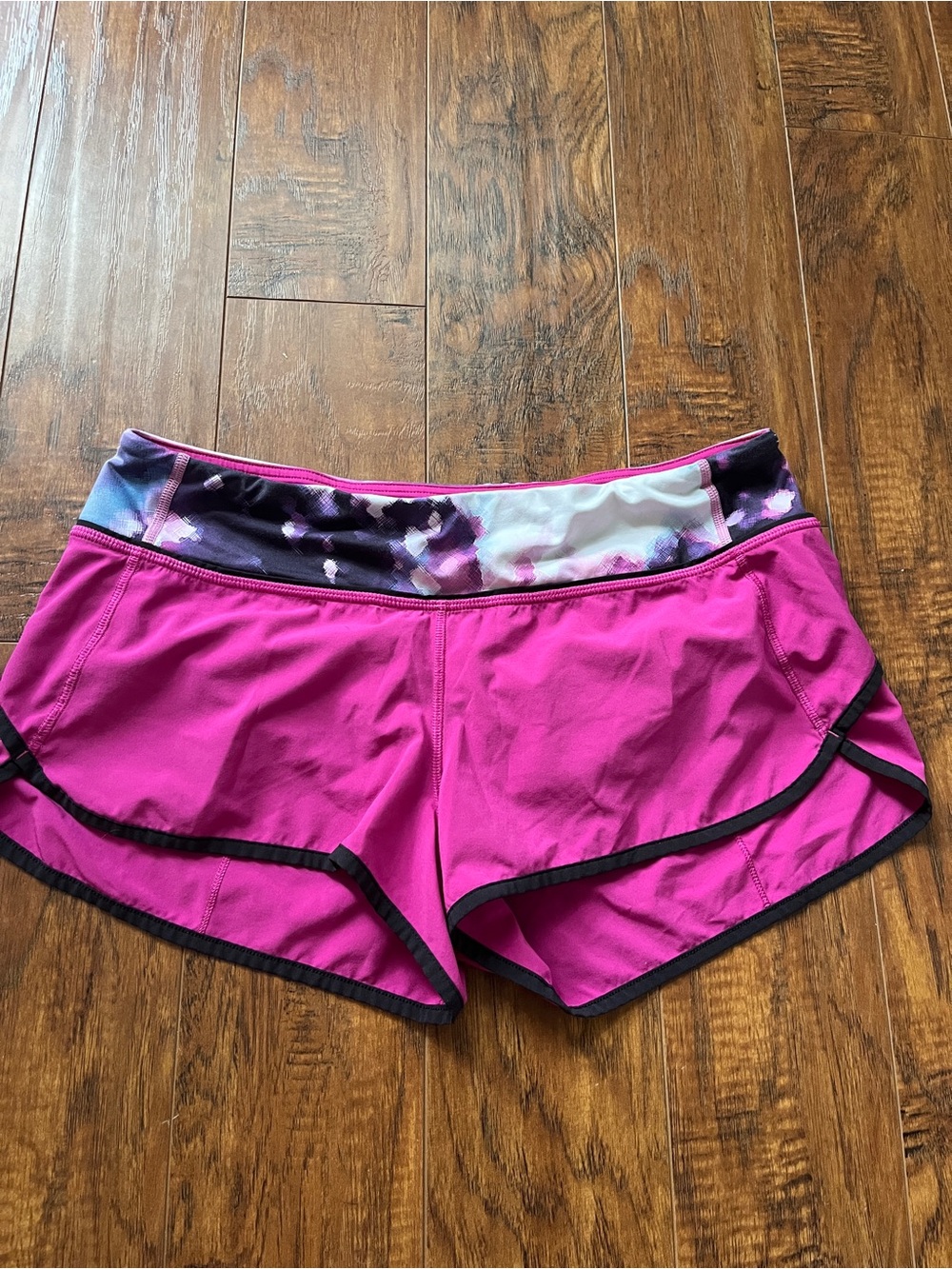 lululemon‎ athletica Magenta Athletic Shorts with Patterned Waistband